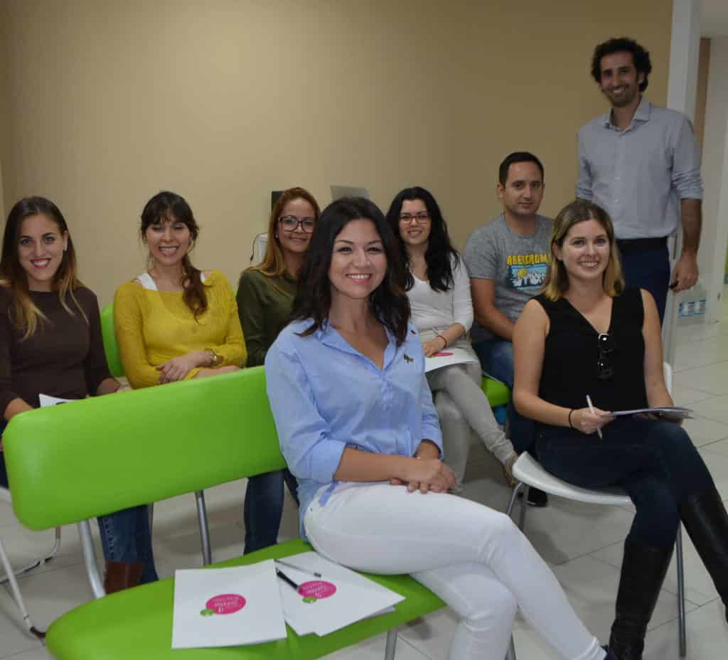 El equipo de Tirma López Clínica Dental se forma en estética dental